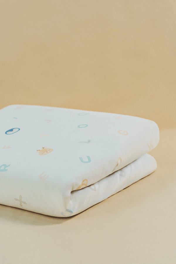 Mamyhughug Aisuki Cool-Touch Blanket (Alphabet & Animal)