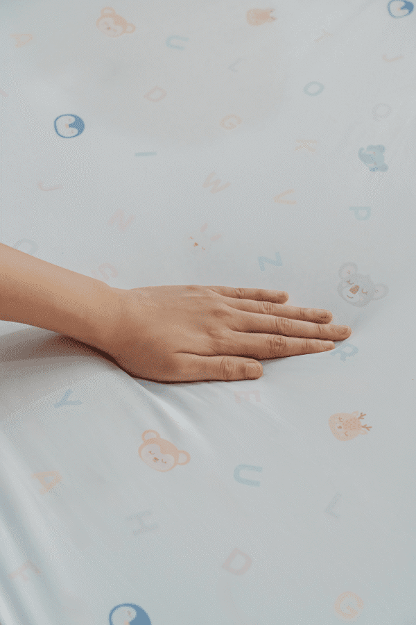 Mamyhughug Aisuki Cool-Touch Blanket (Alphabet & Animal)