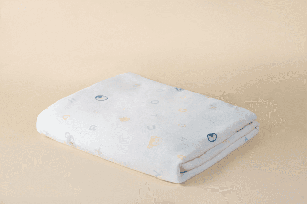 Mamyhughug Aisuki Cool-Touch Blanket (Alphabet & Animal)