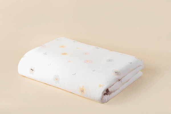 Mamyhughug Aisuki Cool-Touch Blanket (Emoji Flower Pattern)