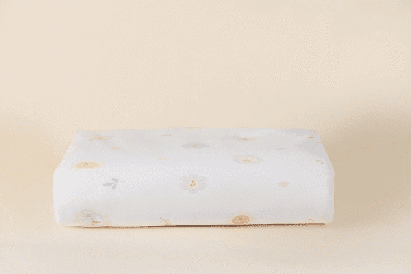 Mamyhughug Aisuki Cool-Touch Blanket (Emoji Flower Pattern)
